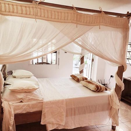 Perle Stone Studio- Bed And Breakfast Simpson Bay Kültér fotó